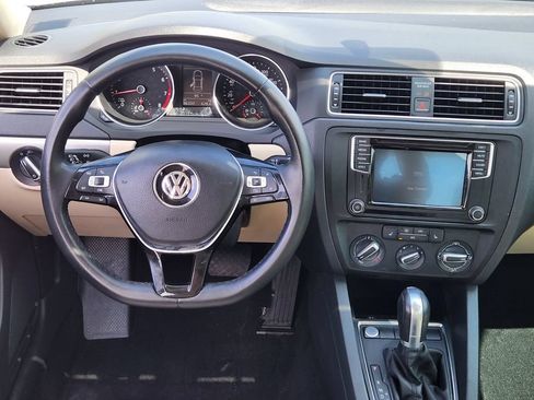 Used 2017 Volkswagen Jetta SE FWD image 21