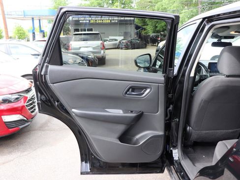 Used 2024 Nissan Rogue S AWD/4WD image 23