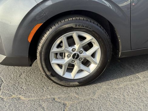 Used 2022 Kia Soul LX w/ Technology Package image 5