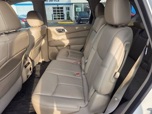 Used 2017 Nissan Pathfinder Platinum AWD/4WD image 12