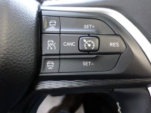 Used 2023 Jeep Grand Cherokee Altitude AWD/4WD image 21