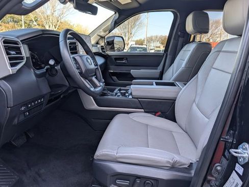 Used 2025 Toyota Tundra Limited AWD/4WD image 26