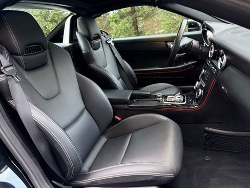 Used 2019 Mercedes-Benz SLC 300 image 12