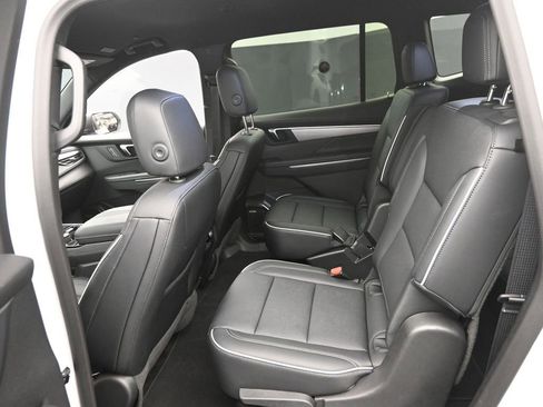 Used 2025 Buick Enclave Preferred image 11