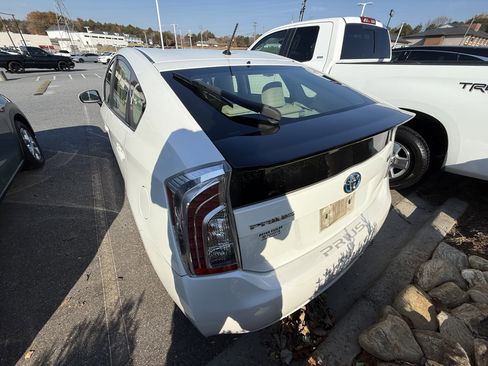 Used 2015 Toyota Prius Two image 8