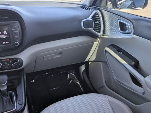 Certified 2025 Kia Soul LX FWD image 17
