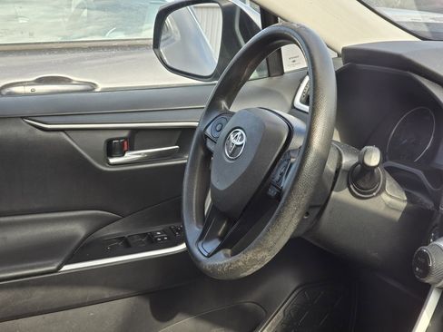 Used 2021 Toyota RAV4 XLE image 18