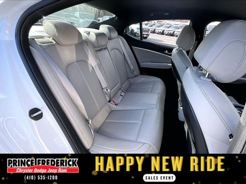 Used 2023 Genesis G70 2.0T image 21