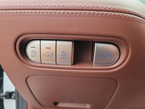 Used 2025 Genesis G90 3.5T AWD/4WD image 28