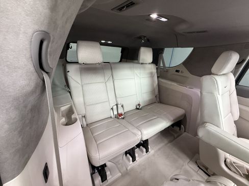 Used 2026 Cadillac Escalade ESV Platinum Sport w/ LPO, ONYX Package AWD/4WD image 34
