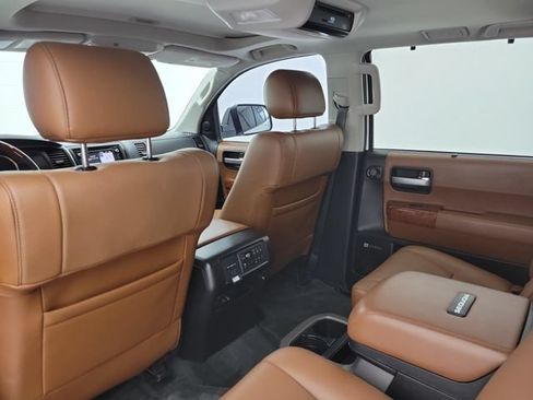 Used 2018 Toyota Sequoia Platinum RWD image 12