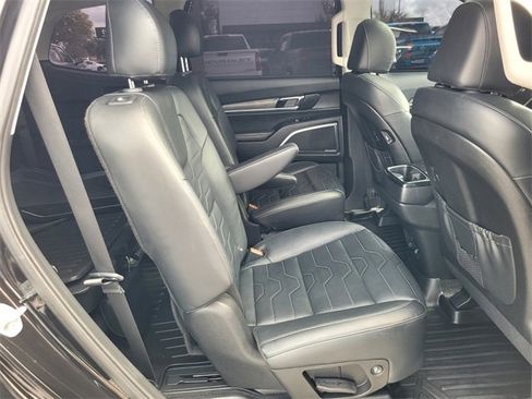 Used 2022 Kia Telluride SX w/ SX Prestige Package image 16