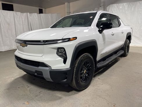 New 2025 Chevrolet Silverado EV LT image 3
