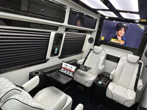 Used 2024 Mercedes-Benz Sprinter 3500 image 19