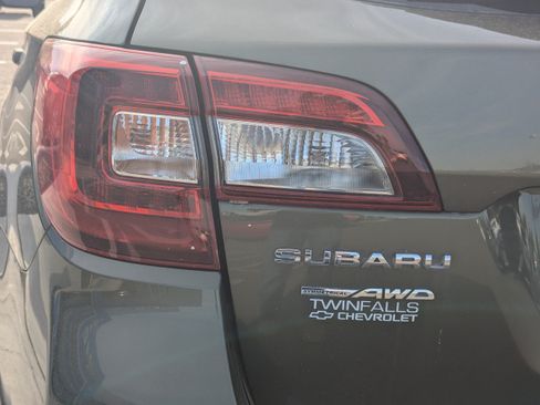 Used 2018 Subaru Outback 2.5i Premium AWD/4WD image 41