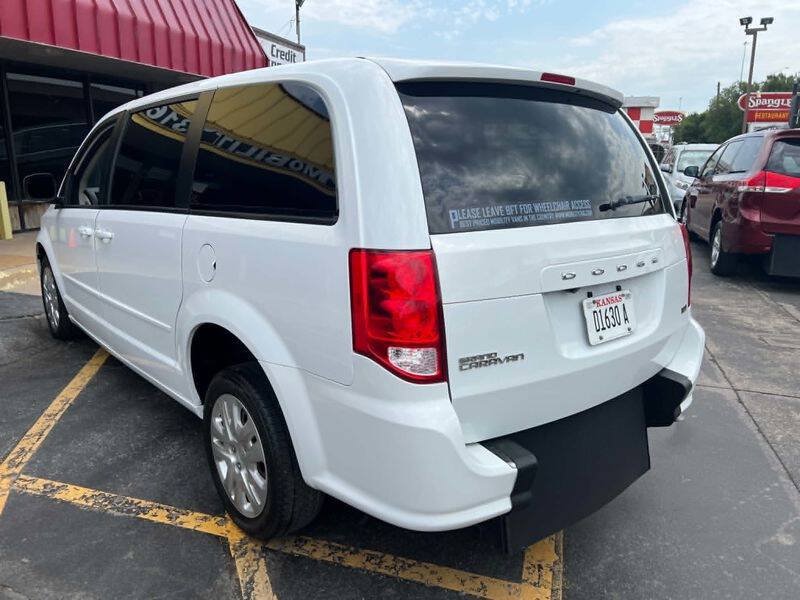Used 2017 Dodge Grand Caravan SE w/ Power Window Group FWD image 13