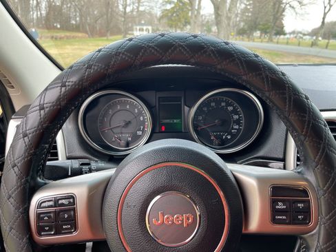 Used 2012 Jeep Grand Cherokee Laredo w/ Laredo E Group image 36