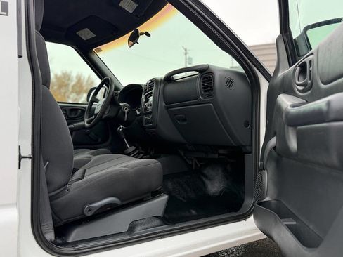 Used 2003 GMC Sonoma SL w/ Convenience Package image 76