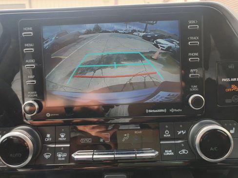 Used 2022 Toyota Highlander XLE FWD image 50