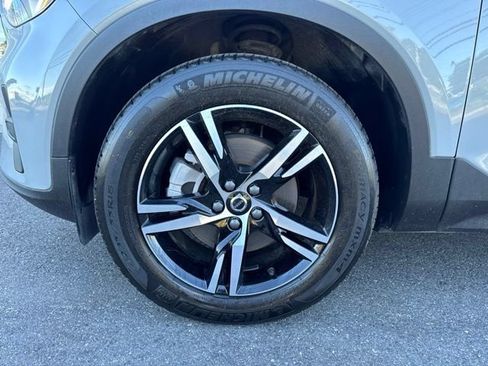 Certified 2025 Volvo XC40 B5 Core AWD/4WD image 9