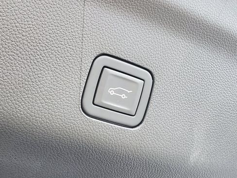 Used 2024 Cadillac Escalade Premium Luxury AWD/4WD image 35