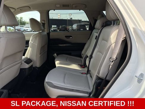 Used 2022 Nissan Pathfinder SL AWD/4WD image 13