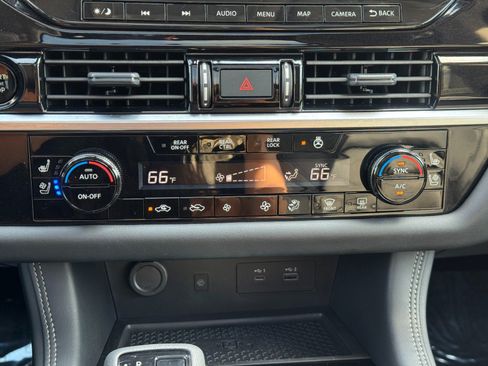 Used 2025 Nissan Pathfinder Platinum AWD/4WD image 30