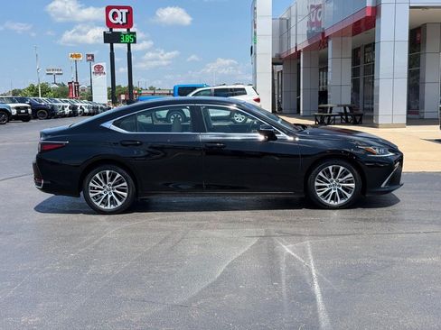 Used 2021 Lexus ES 250 w/ Premium Package AWD/4WD image 2