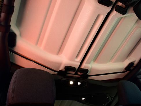 Used 2025 Jeep Wrangler Sport S image 21