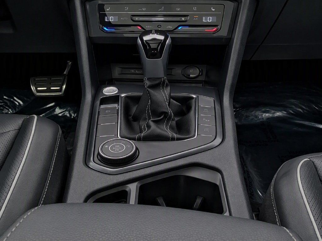 Certified 2024 Volkswagen Tiguan SEL R-Line AWD/4WD image 24