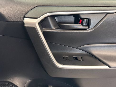 Used 2021 Toyota RAV4 LE w/ Carpet Mat Package (TMS) AWD/4WD image 19