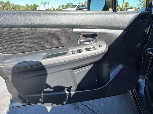 Used 2016 Subaru Crosstrek 2.0i Premium AWD/4WD image 18