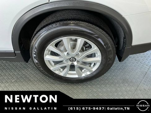 Used 2020 Nissan Rogue SV FWD image 42
