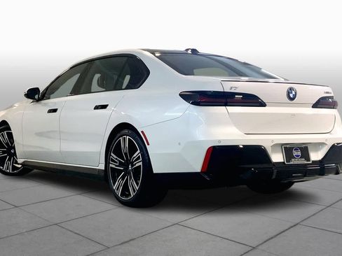 Used 2024 BMW i7 xDrive60 w/ Executive Package image 12