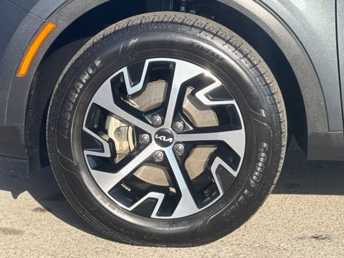 Used 2025 Kia Sportage EX image 25