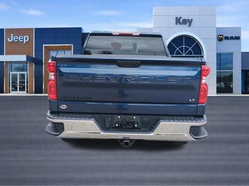 Used 2022 Chevrolet Silverado 1500 LT AWD/4WD image 4