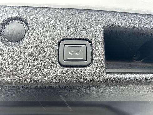 Used 2024 Chevrolet Equinox LT FWD image 18