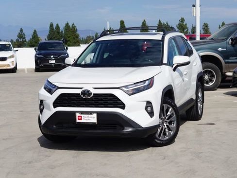 Used 2022 Toyota RAV4 XLE Premium FWD image 5