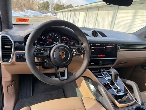 Used 2021 Porsche Cayenne Turbo image 9