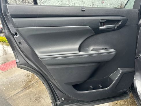 Used 2021 Toyota Highlander XSE image 13