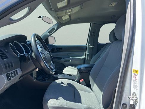 Used 2015 Toyota Tacoma 2WD Access Cab w/ Convenience Package image 9