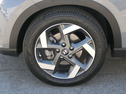 Used 2023 Hyundai Venue SEL FWD image 10