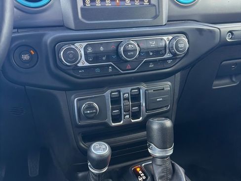 Used 2023 Jeep Wrangler Unlimited w/ Cold Weather Group image 15