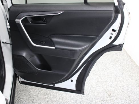 Used 2020 Toyota RAV4 LE FWD image 28