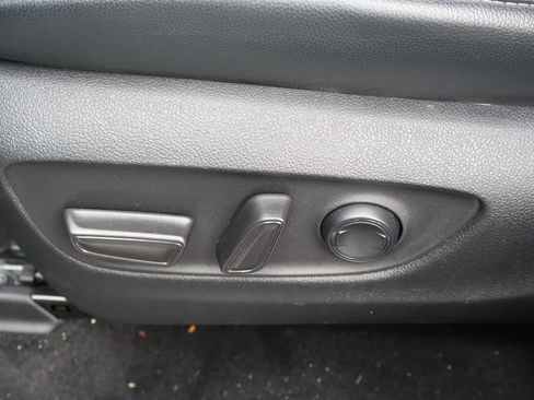 Used 2022 Toyota Highlander XSE FWD image 11