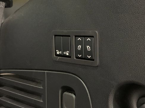 Used 2020 Cadillac Escalade Luxury w/ Escalade Sport Edition image 42