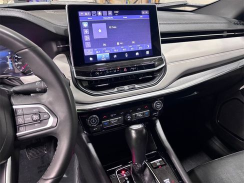 Used 2023 Jeep Compass Limited image 21