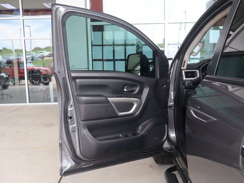 Used 2021 Nissan Titan SV w/ SV Convenience Package AWD/4WD image 12