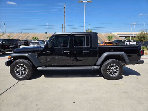 Used 2025 Jeep Gladiator Sport AWD/4WD image 6