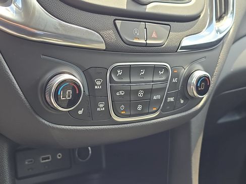 Used 2024 Chevrolet Equinox LT FWD image 22